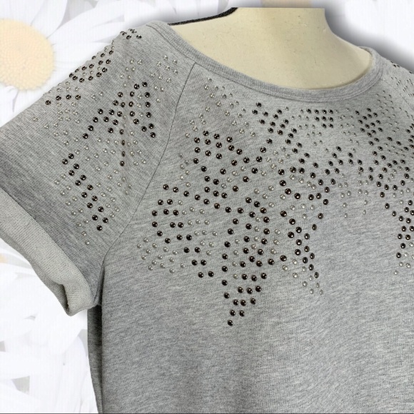 3/$10🙌 Studded Gray Short Sleeve Sweatshirt XL - Picture 7 of 15